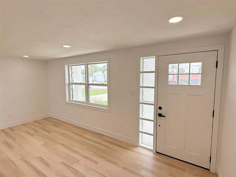 13617 Frances Ave — Photo 3