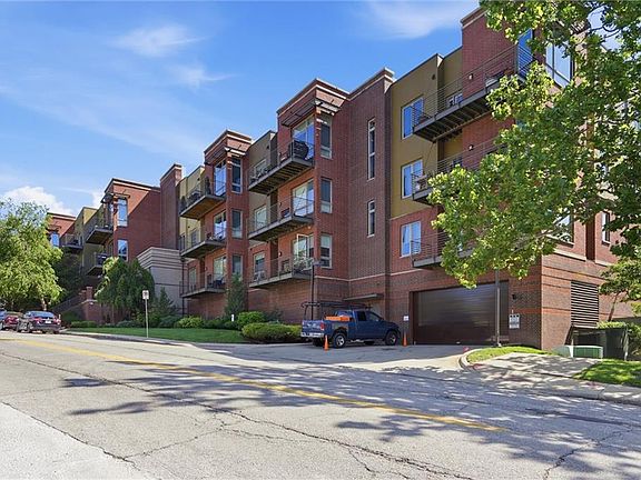5th image of 4521 Wornall Rd APT 211