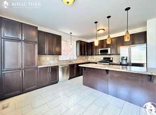 16 Cranston St, Hamilton, ON L9K0E3