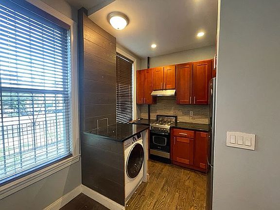 3rd image of 266 16th St APT 1