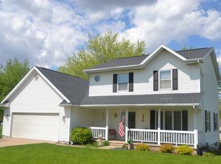 320 Fieldstone Ln, Dixon, IL 61021