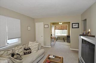 2nd image of 1925 Cambridge Dr