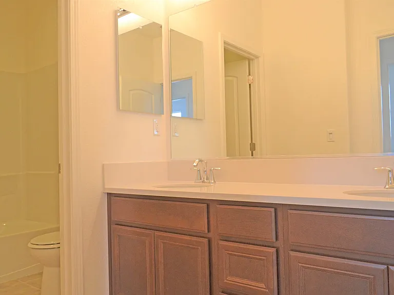 2602 Brookshire St — Photo 10