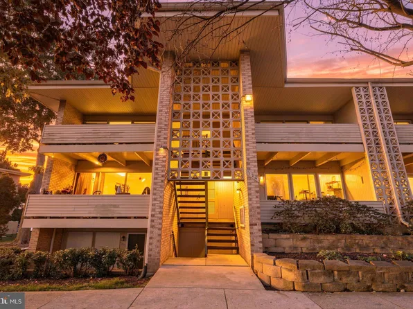 124 Haycock Rd APT C2, Falls Church, VA 22046