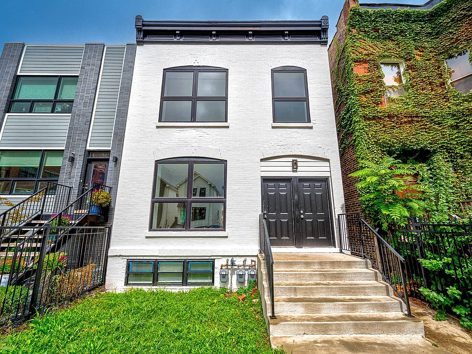 2526 W Lexington St #3