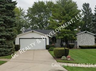 1536 Young Cir, Elk Grove Village, IL 60007