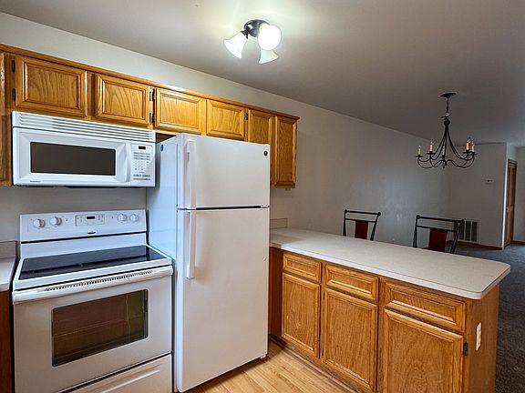 3rd image of 30360 Wedgewood Cir