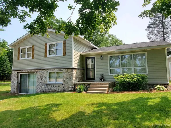 N 7961 Hurd Rd, Naubinway, MI 49762