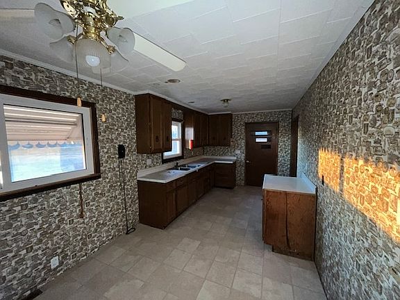 4th image of 21932 Vestal Dr