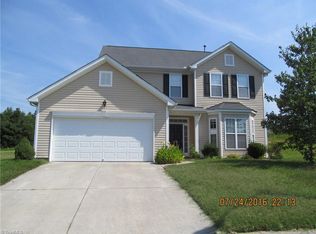 1901 Chenault Ct, Whitsett, NC 27377