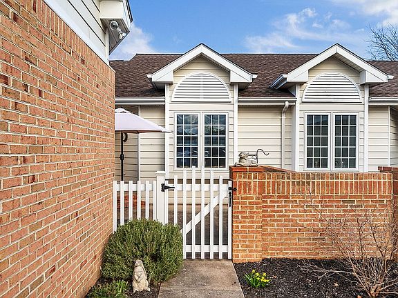 3rd image of 202A Southridge Ct