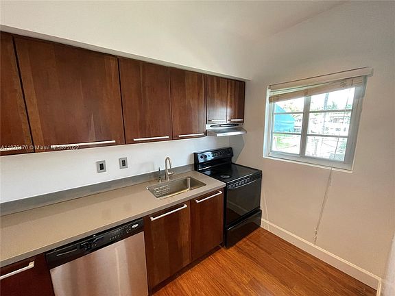 5th image of 2133 Calais Dr APT 4