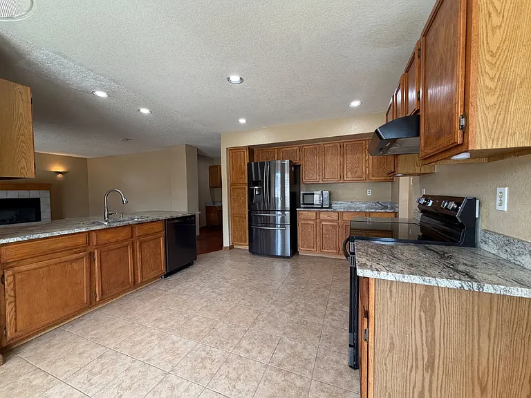 3883 S Gibraltar St — Photo 5