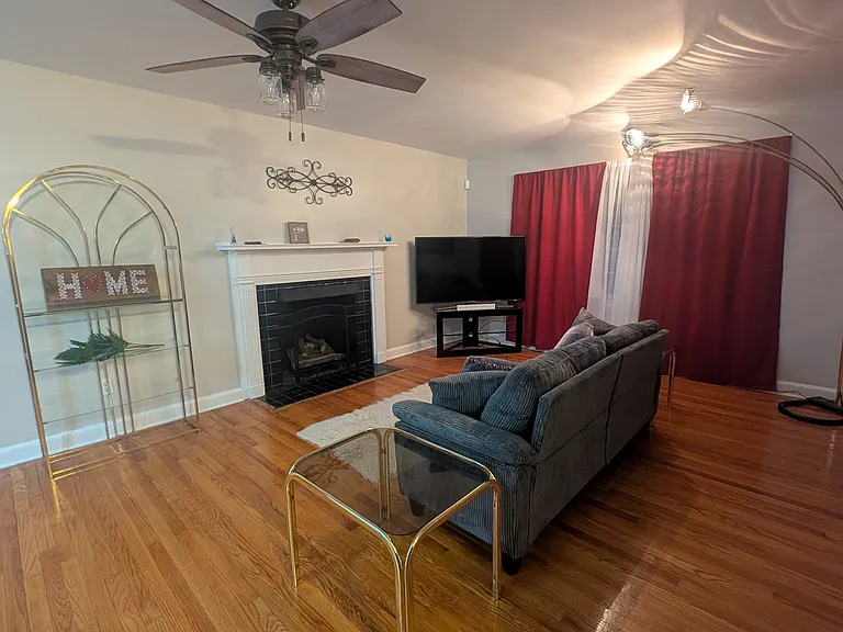 1901 Catawba St — Photo 3