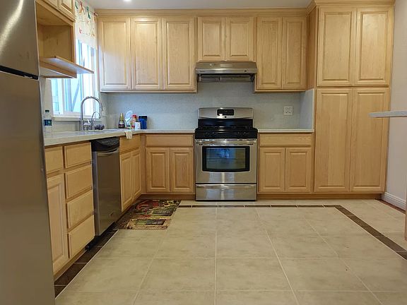 2nd image of 440 Dwight St