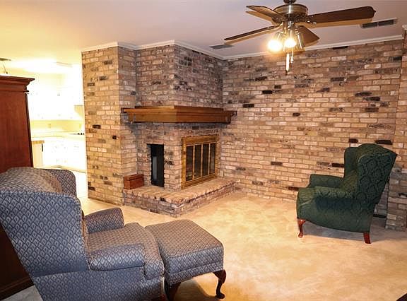 5th image of 1903 Montrose Dr