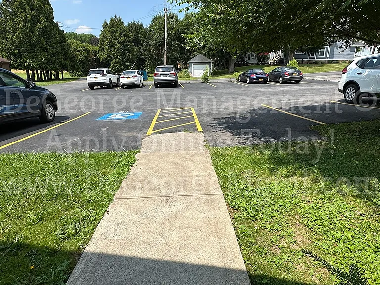 Parkway Apartments — Photo 45