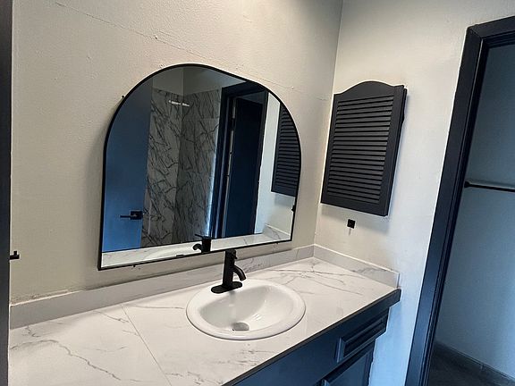 5th image of 205 E Castellano Dr #2