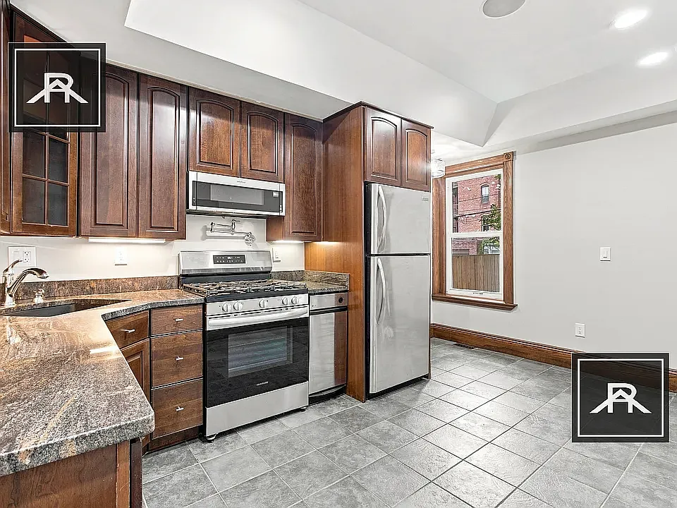 15 Strathmore Rd #2