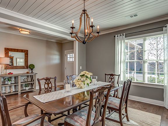 5th image of 815 Dartmoor Ln
