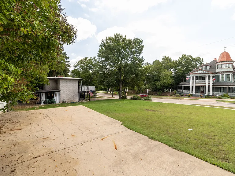 508 W Louisiana St — Photo 12