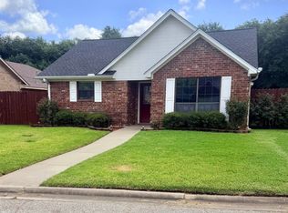 714 University Dr, Carthage, TX 75633