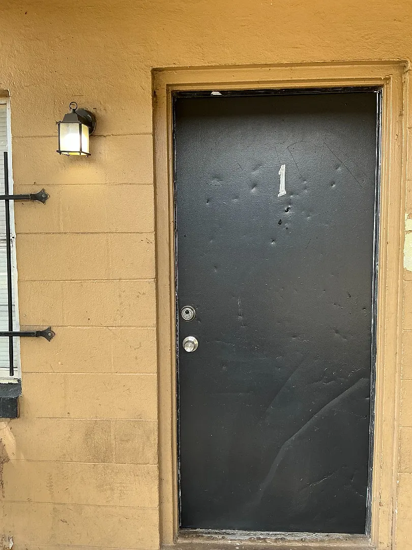 Building Photo - 621 W South St #1