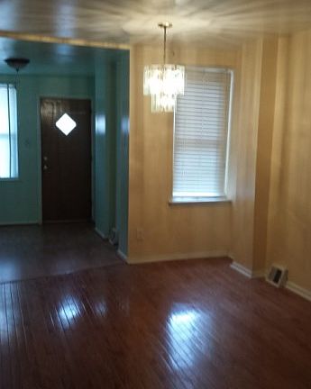 4th image of 2637 N Hollywood St