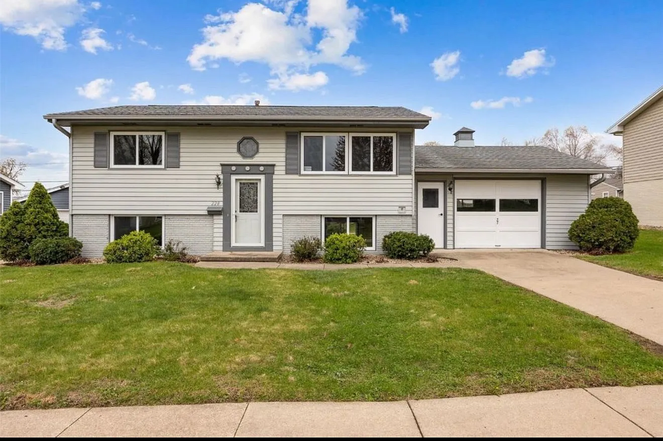 228 Lenora Dr NW — Photo 1