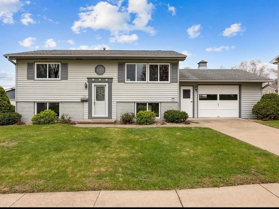 228 Lenora Dr NW