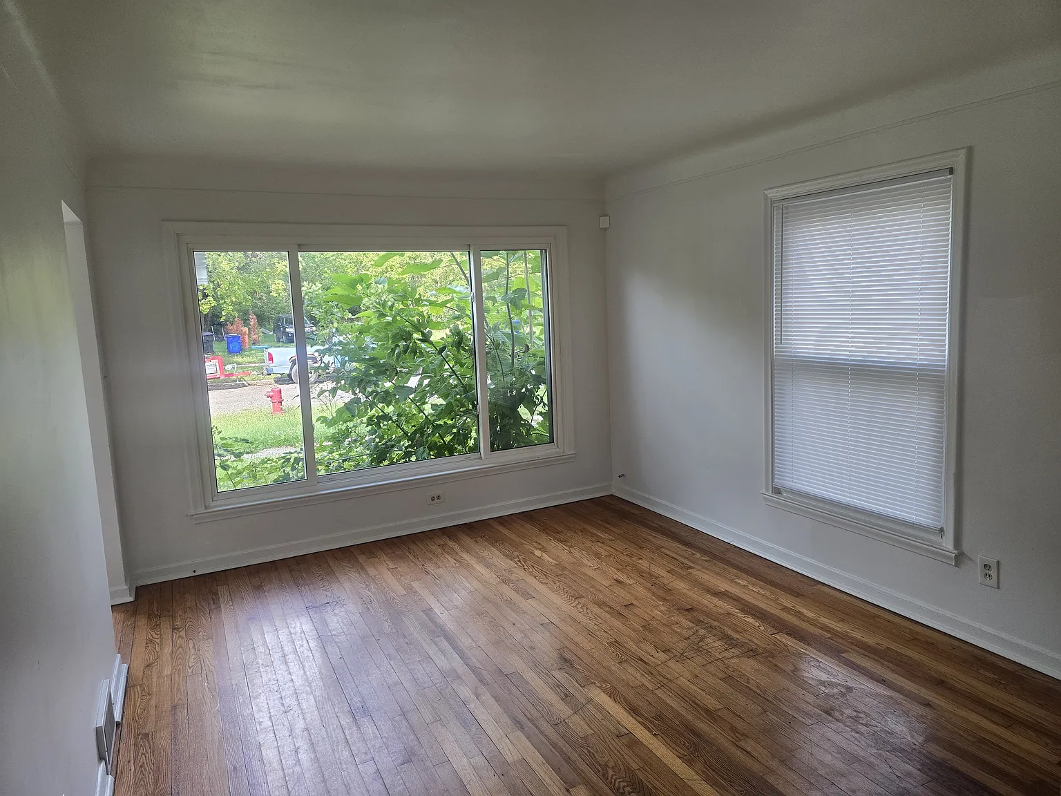 3 bed, 1100 sqft, $1,200 — Photo 2