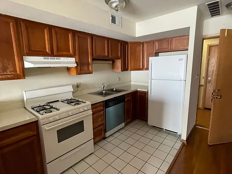 70 W Northwood Ave — Photo 56