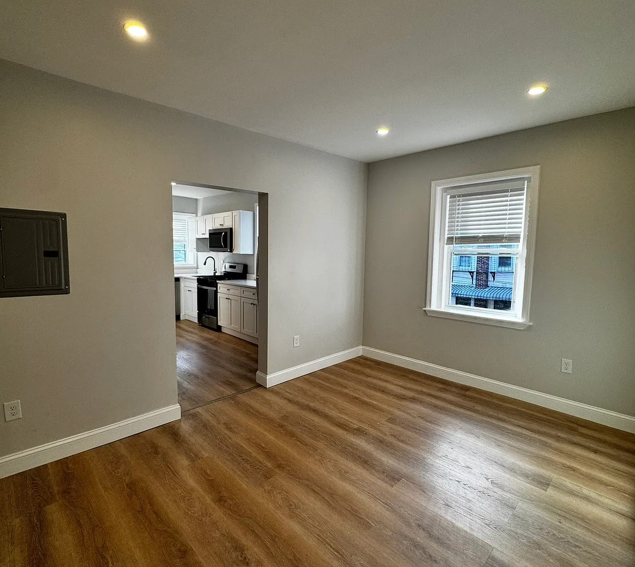 249 Maverick St — Photo 2