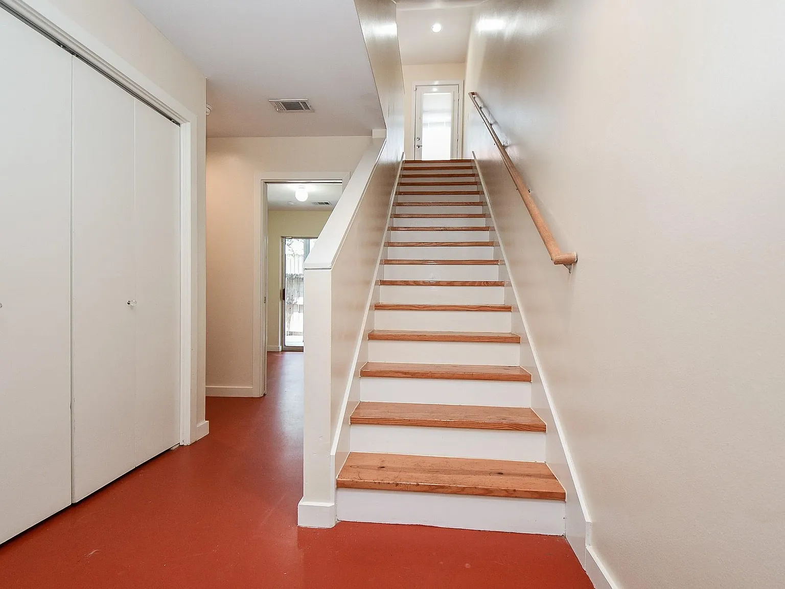 2 bed, 2.0 bath, 2136 sqft, $2,500 — Photo 3