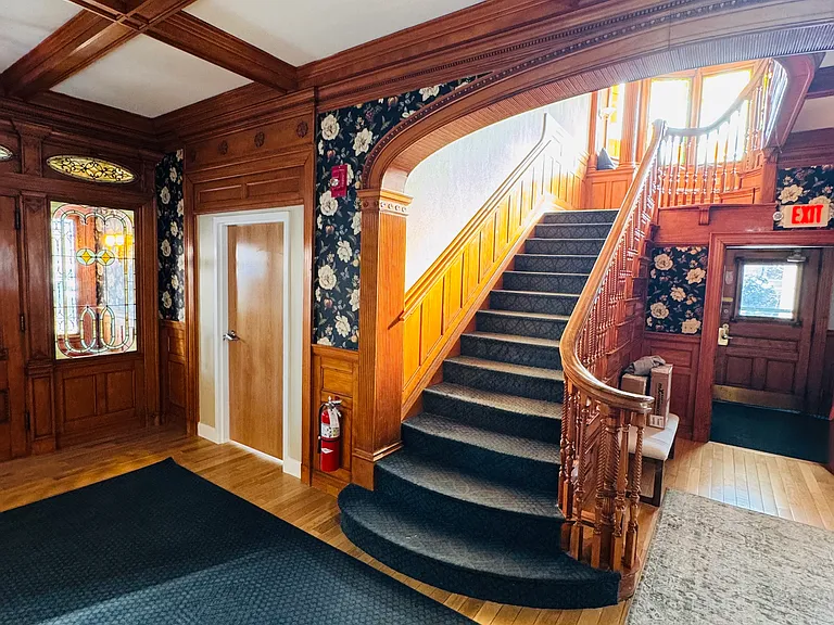 7 Oak St #1 — Photo 3
