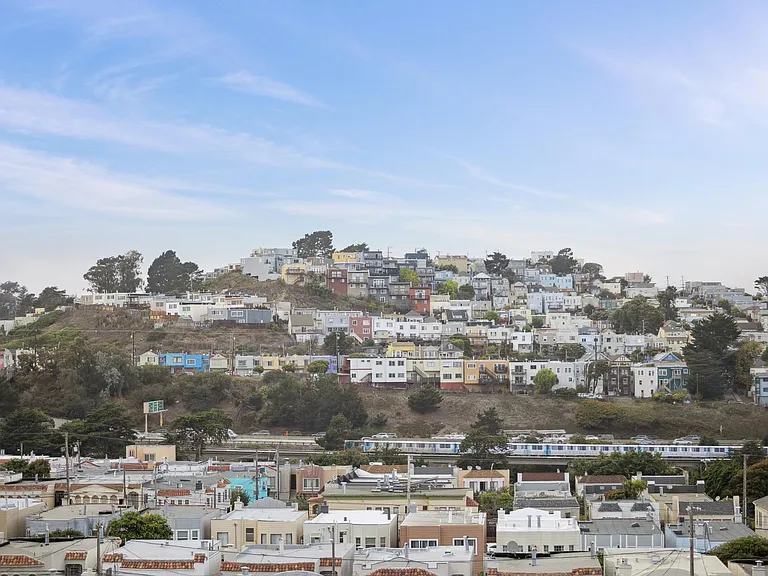 5616 Mission St #2A — Photo 17
