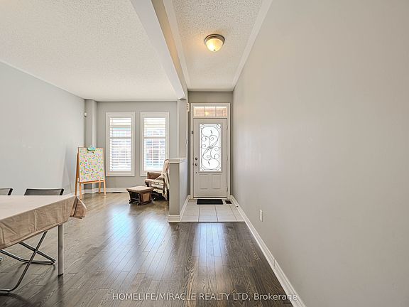 3rd image of 15 Fringetree Rd