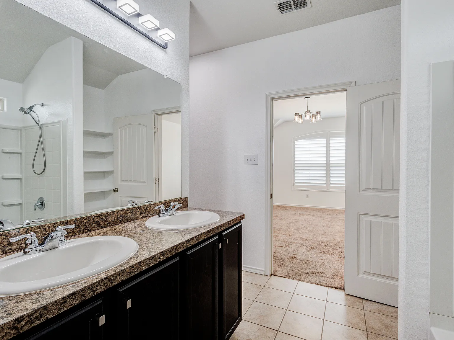 4 bed, 2.5 bath, 2543 sqft, $2,550 — Photo 1