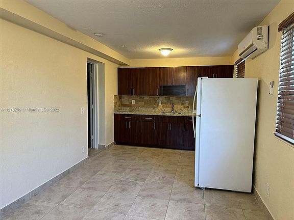 5th image of 1740 NE 148th St #A