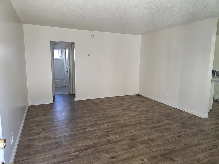 Moracambe Manor Apartments — Photo 4