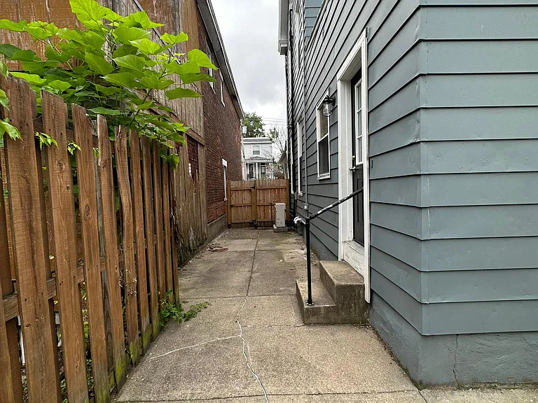 217 Washington Ave — Photo 18
