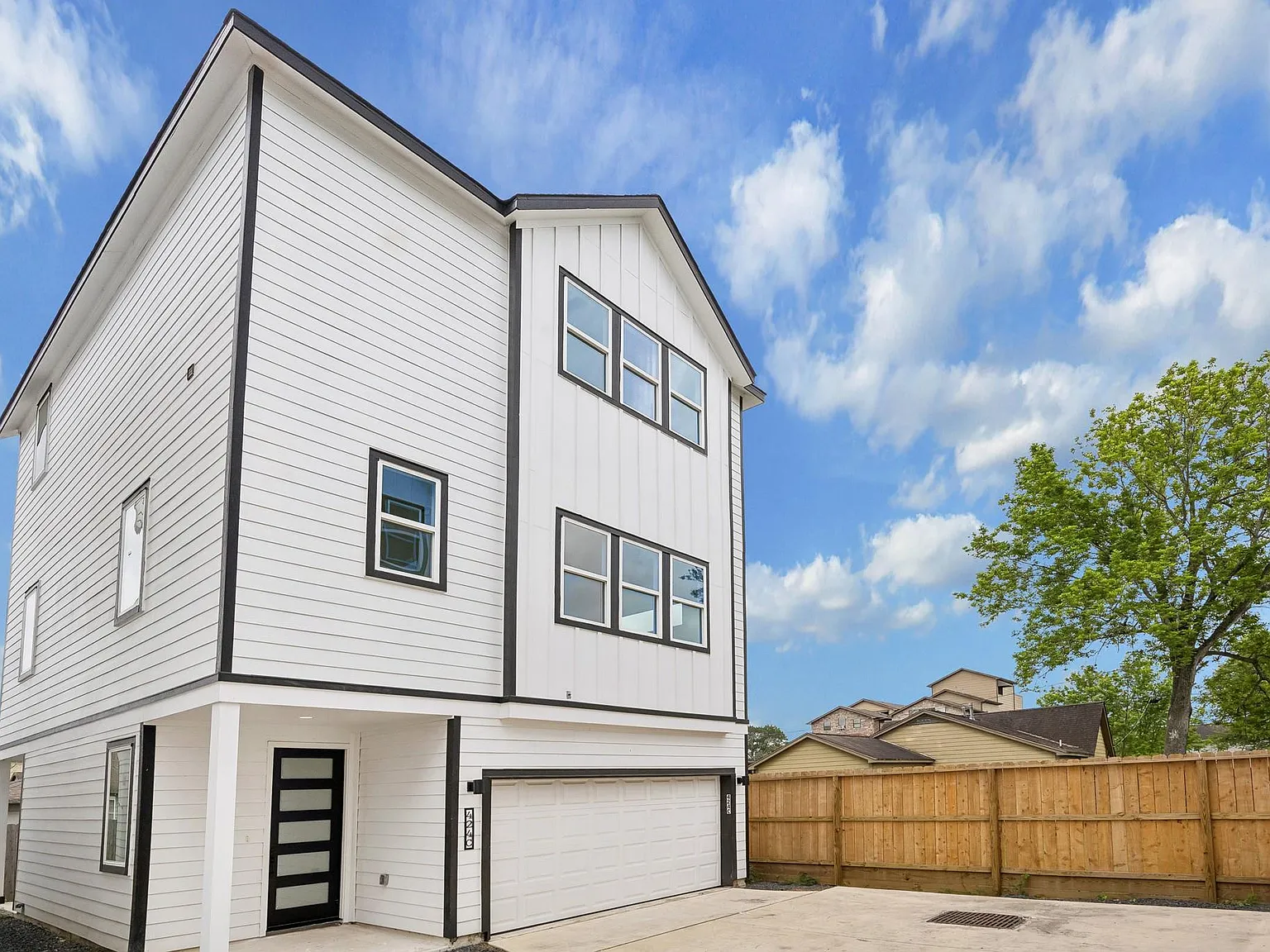 3 bed, 3.5 bath, 1932 sqft, $2,600 — Photo 1