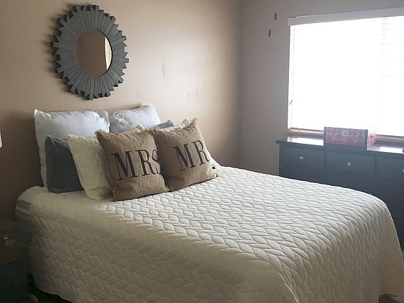 Guest Room (Queen Bed)