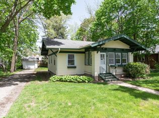 484 Pierson St, Crystal Lake, IL 60014