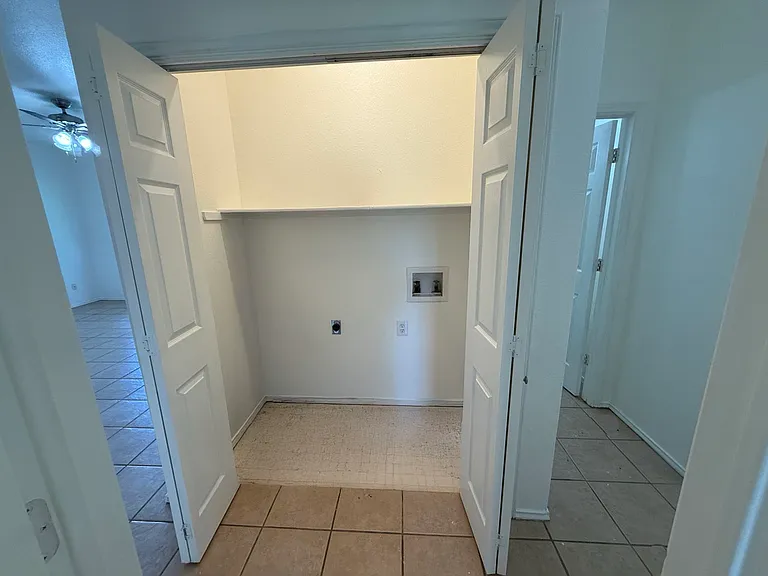 703 1/2 Westchester Rd — Photo 31