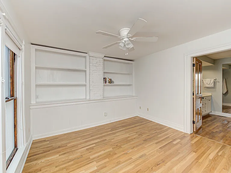 237 E Saint Joseph St — Photo 15