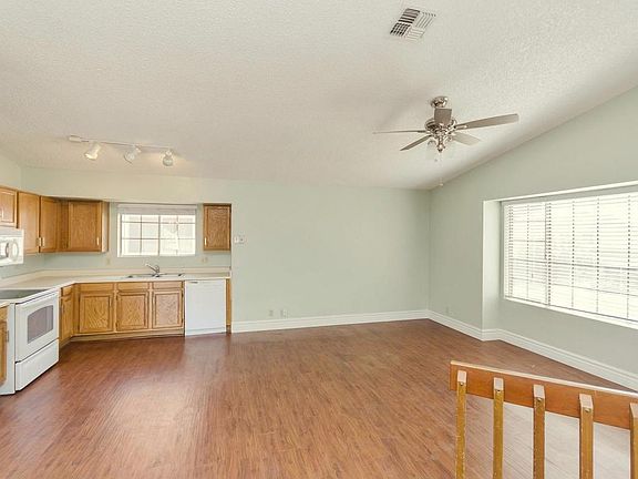 4th image of 8834 W Vernon Ave