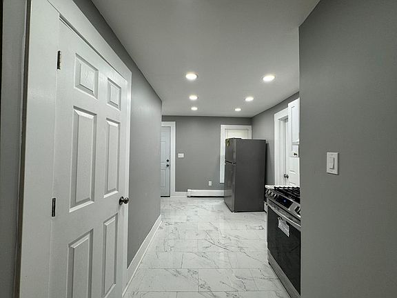 4th image of 478 Shelton Ave #1