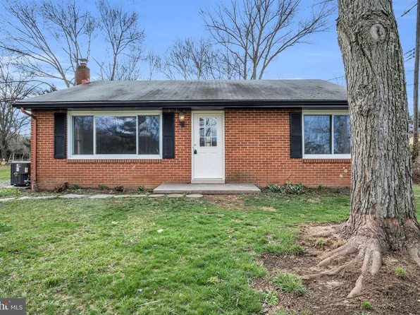 570 Gutshall Rd, Boiling Springs, PA 17007