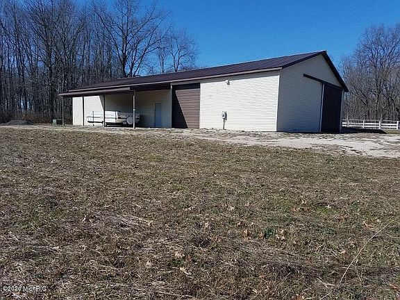 2nd image of 60917 Orchard Ln